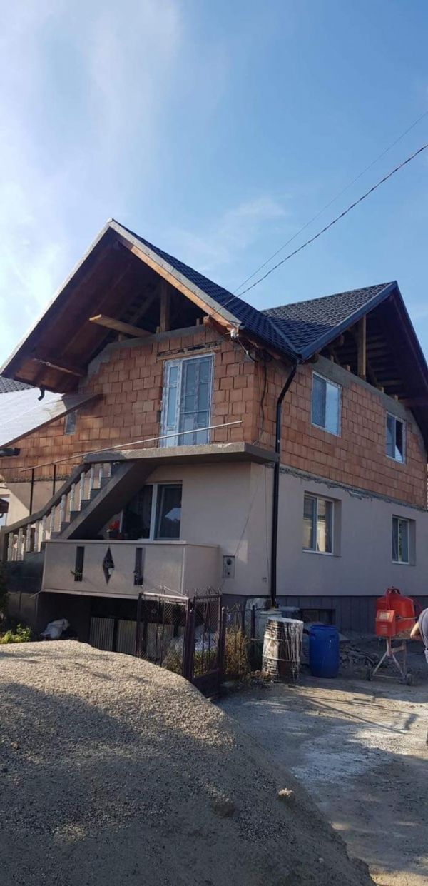 Executăm acoperișuri mansardări de la A la Z sistem pluvial reparații de urgență