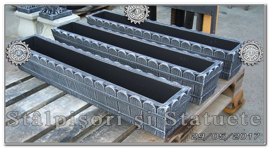 Jardiniera ornament scandura din beton model J5.