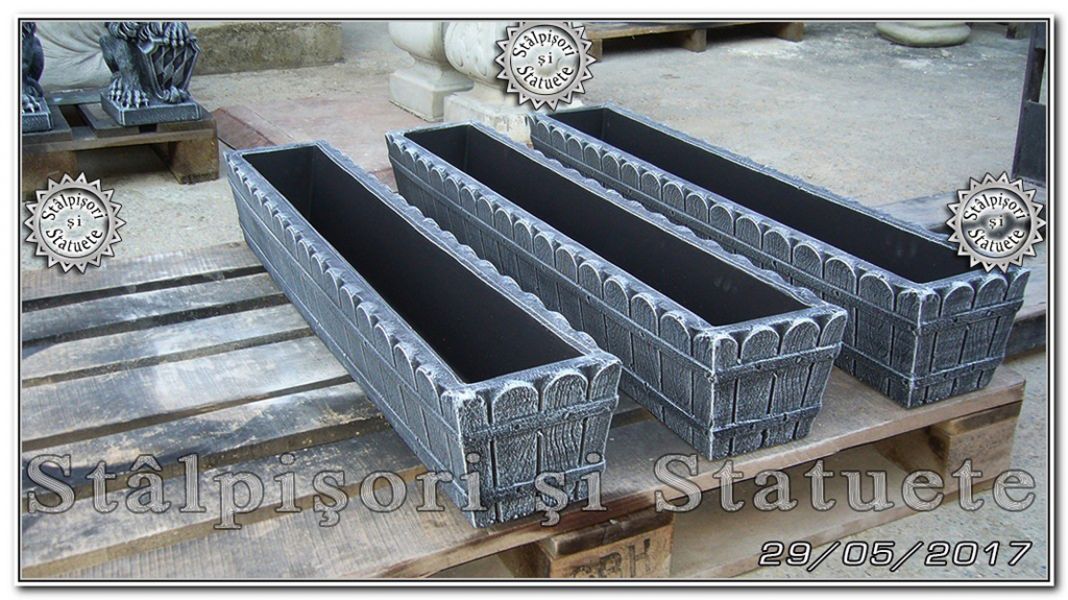 Jardiniera ornament scandura din beton model J5.